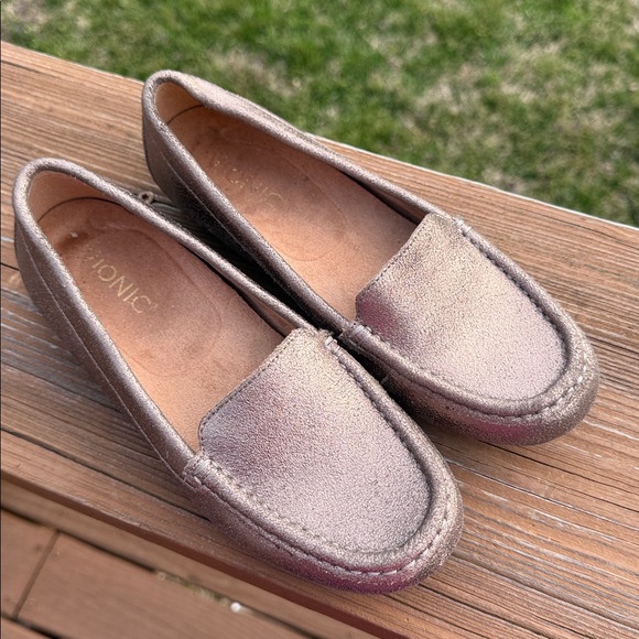 Vionic Gold Metallic Leather Debbie Loafers Size 7 - Picture 2 of 9